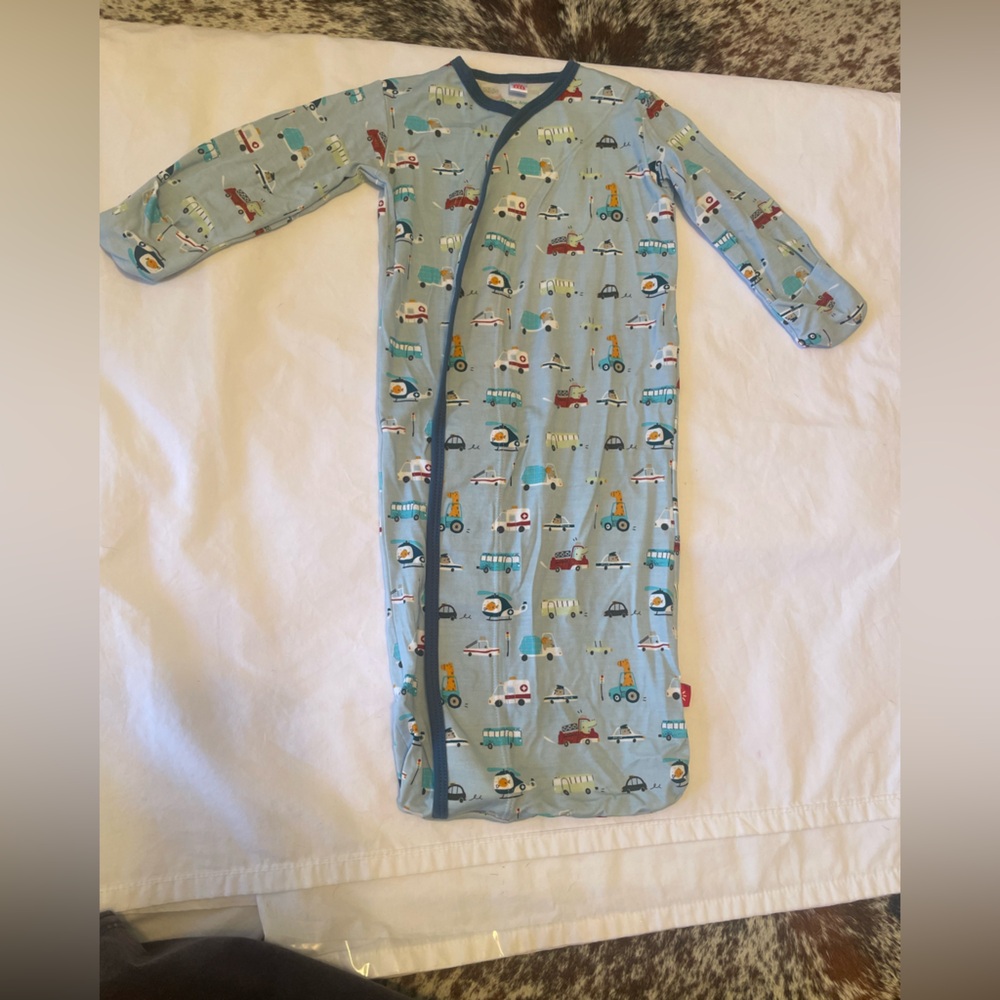 Magnetic me car sleep gown and matching hat.